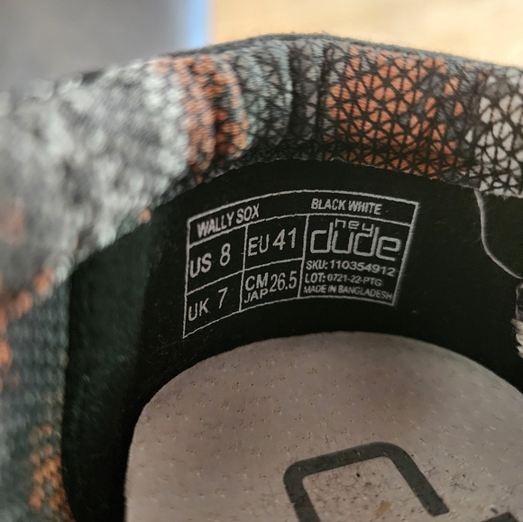 Hey Dude Size 8 Almost New, - Picture 2 of 4